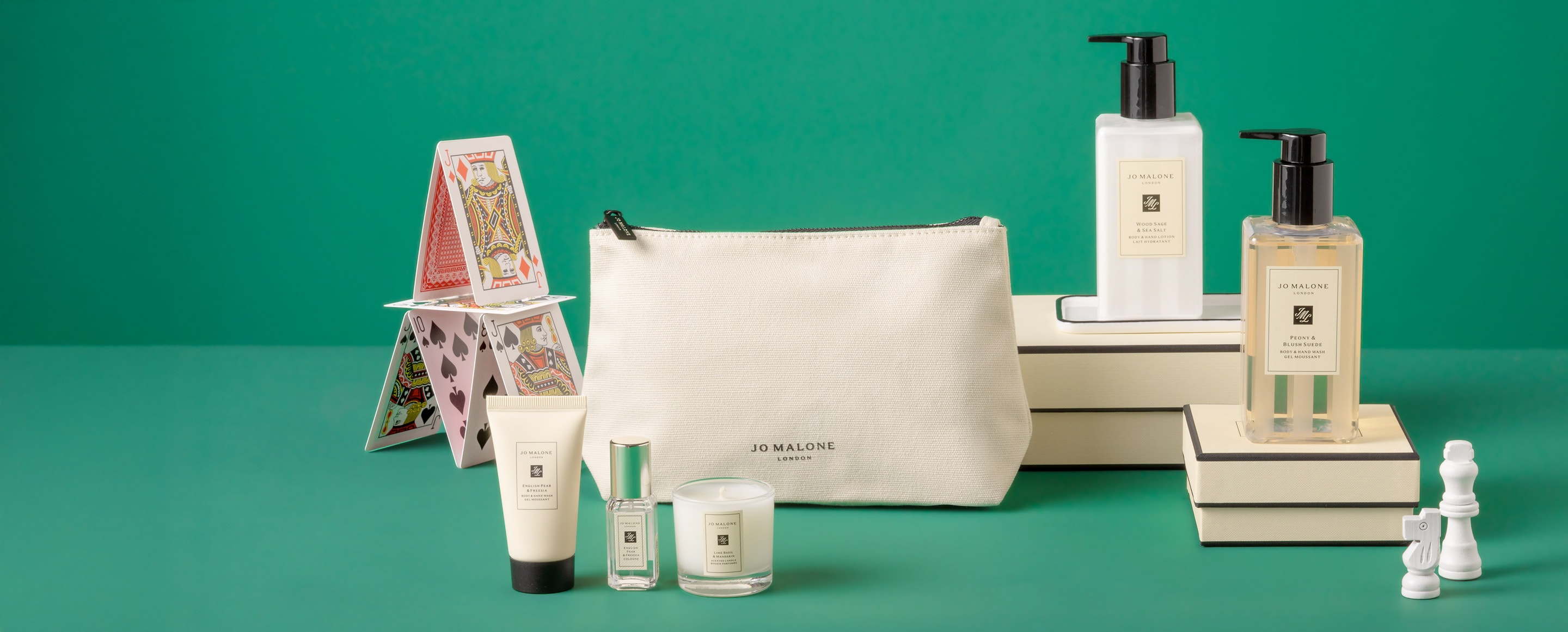 Complimentary 4-Piece Gift + Full-Size Treats​